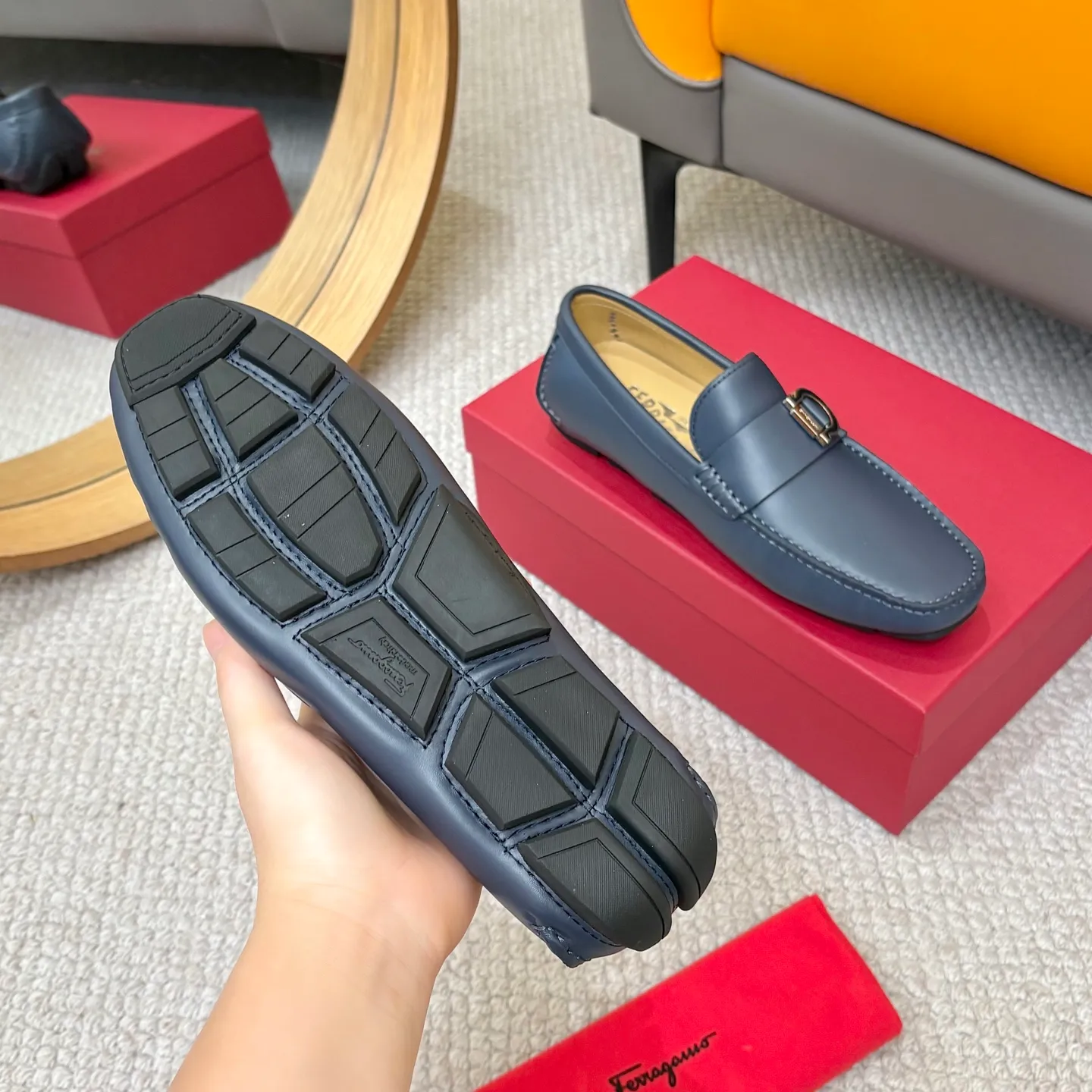Men's men's shoes 💰420 (Yangli) Ferragamo 〰Ferragamo 2⃣️0⃣️2⃣️5️⃣ New series 👊🏻 Upper 🇮🇹 Italian imported calfskin, original outsole molding. Water-dyed sheepskin lining. The identity of every successful man is set off, and the upper and lower shoes are elegant and stable🚶🏻🚶🏻The high-end custom counter original replica is an eternal classic🔍️Number of codes: 38-46 with counter packaging